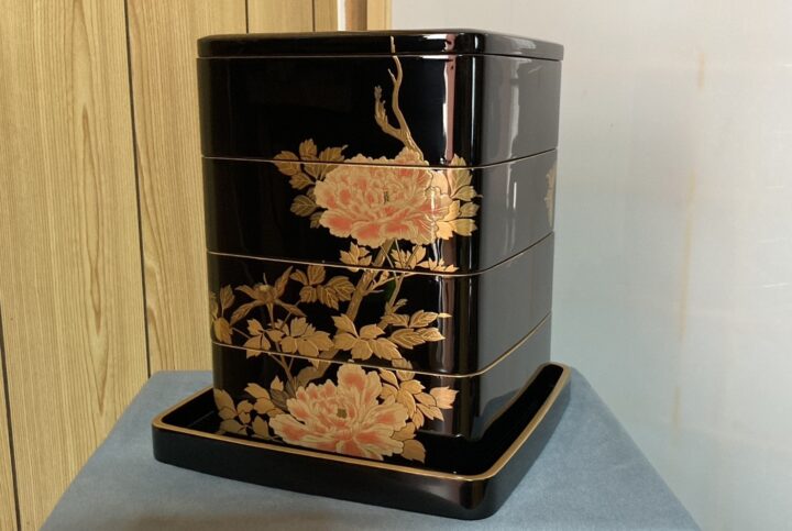 輪島塗　牡丹の重箱