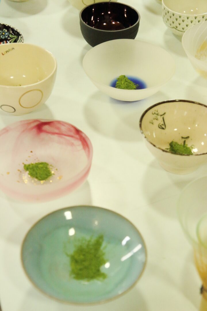 茶器の中の抹茶